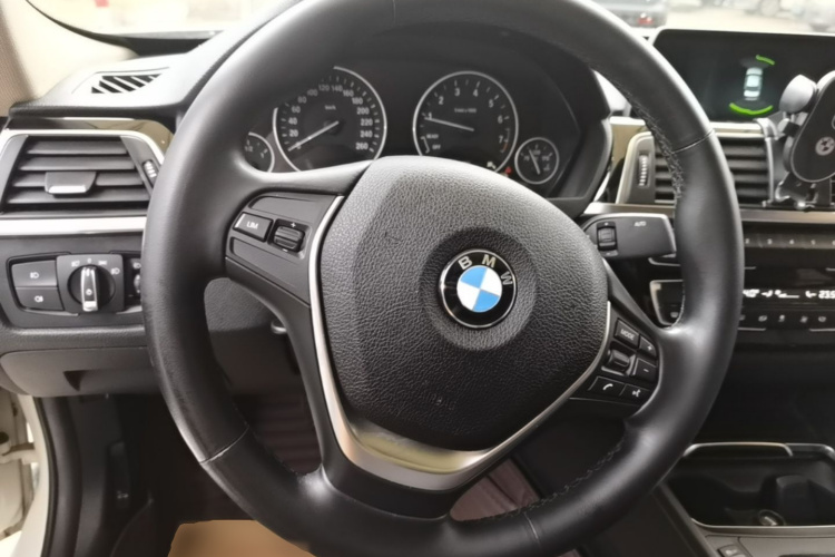 BMW 3 Series 2018 #11 BMW 3 Series 2018 car image #11