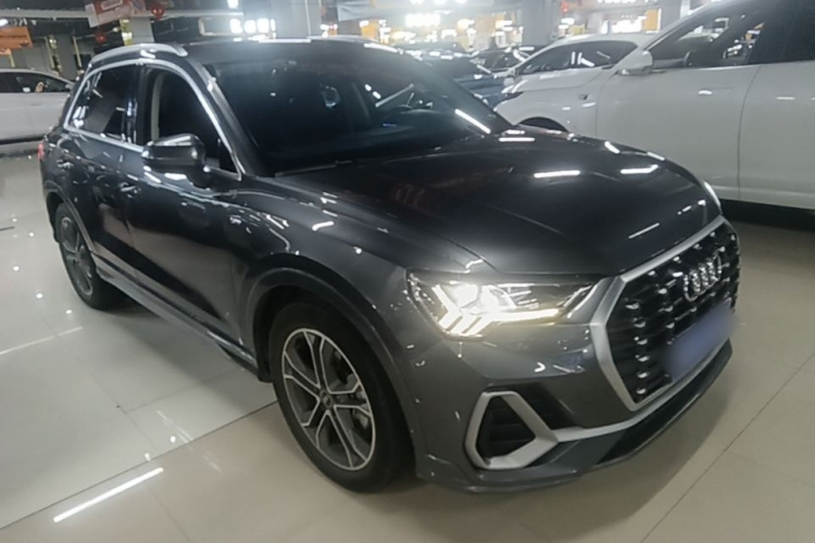 Audi Q3 2022 car image #4