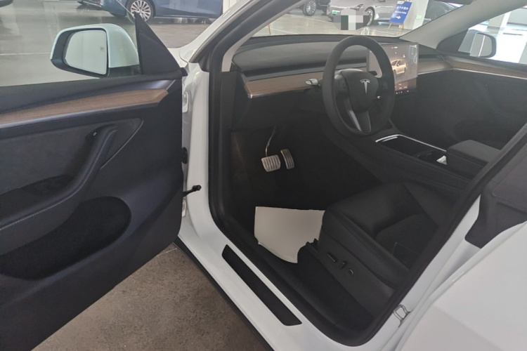 Tesla Model Y 2022 #16 Tesla Model Y 2022 car image #16