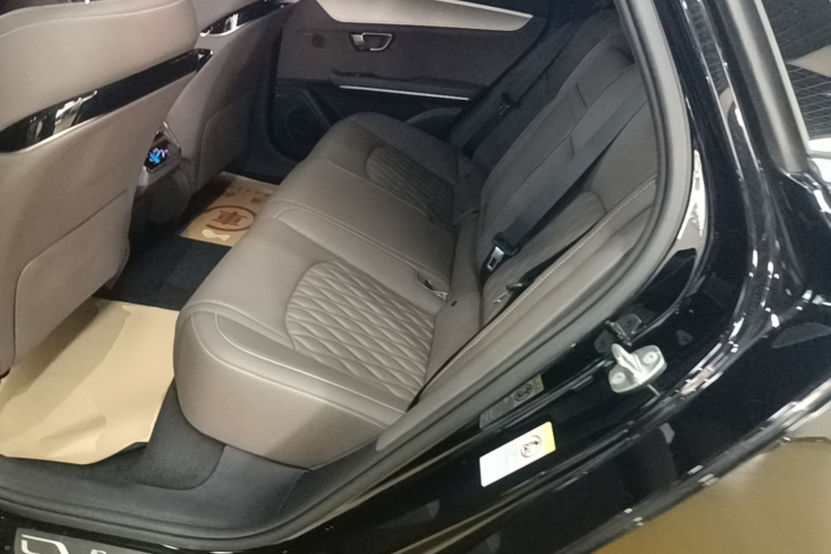 BYD Han 2025 car image #17