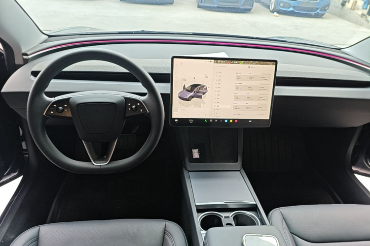 Tesla Model 3 2024 صورة سيارة #10