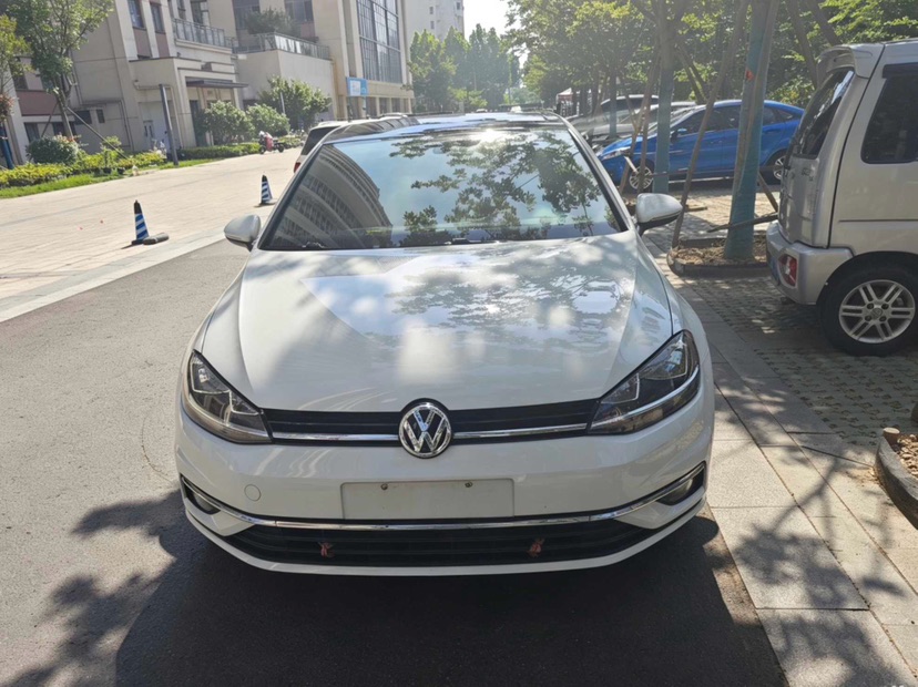 Volkswagen Golf 2020 car image #3