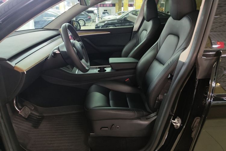 Tesla Model Y 2023 #19 Tesla Model Y 2023 car image #19