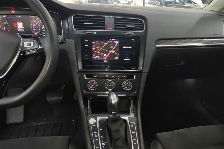 Volkswagen Golf 2020 car image #13
