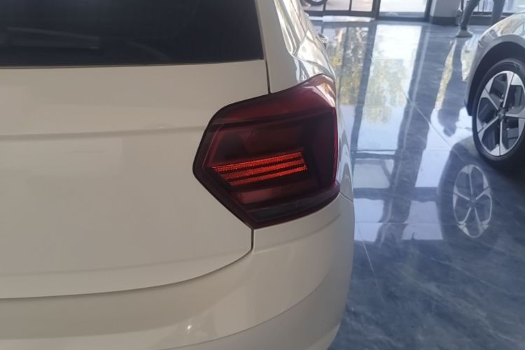Volkswagen Polo 2022 car image #8