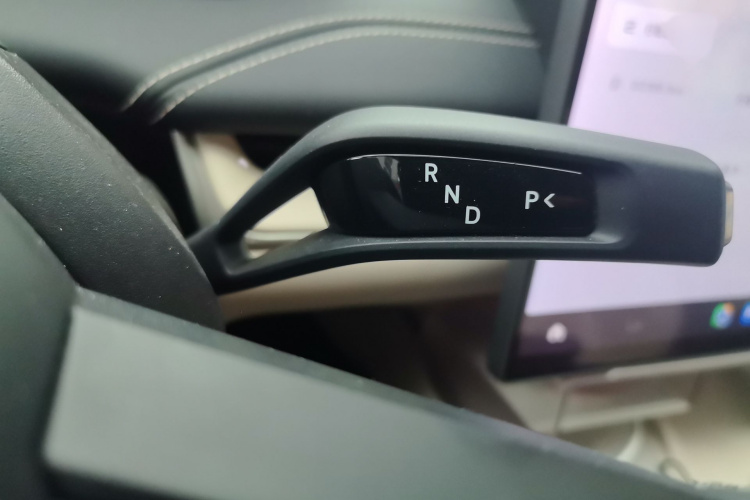 MI SU7 2025 immagine di auto #18