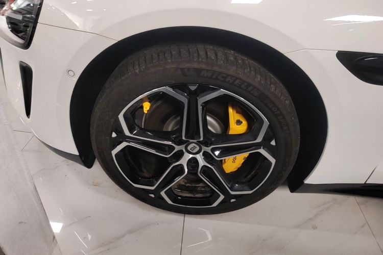 MI SU7 2025 immagine di auto #9