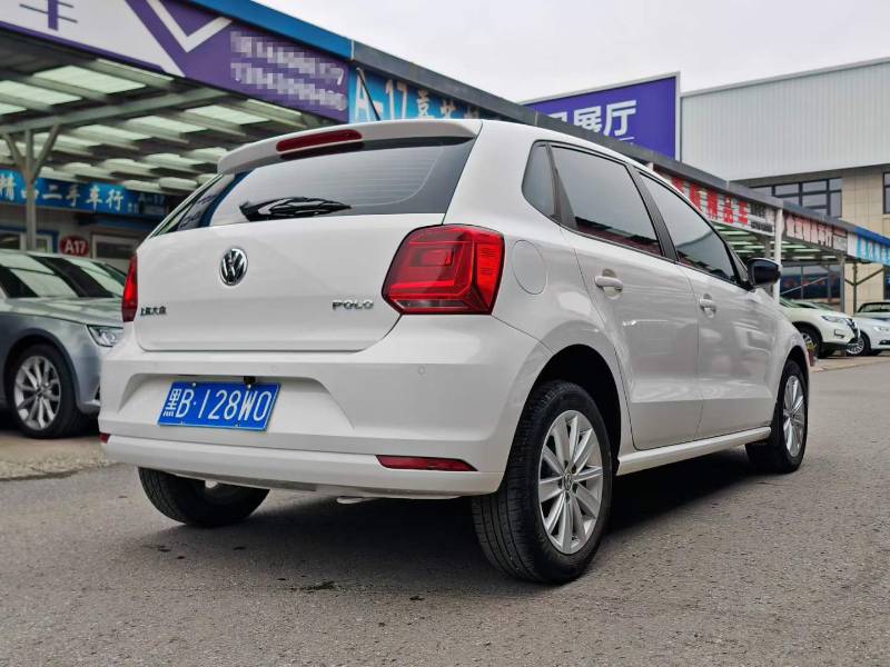 Volkswagen Polo 2016 car image #9