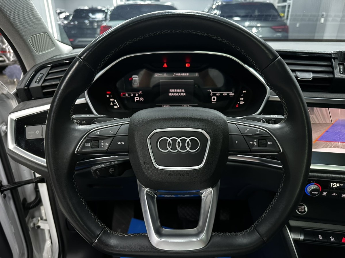 Audi Q3 2022 car image #5