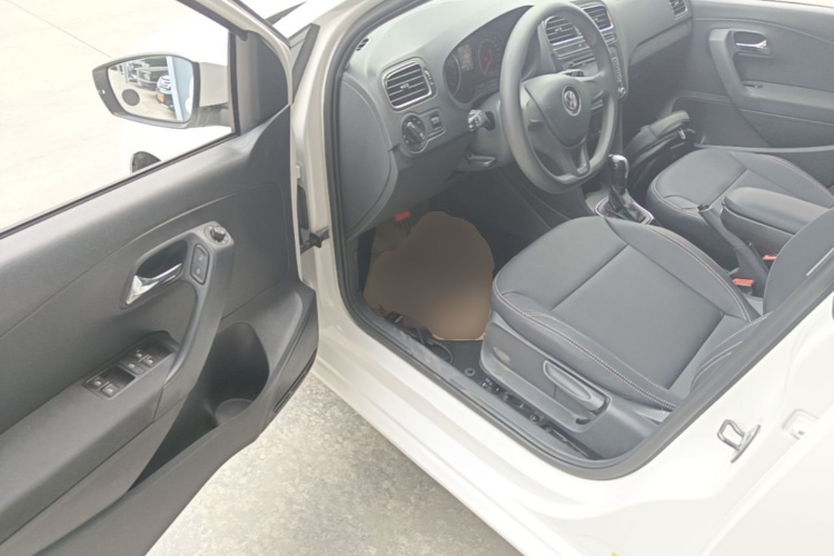 Volkswagen Polo 2016 car image #16