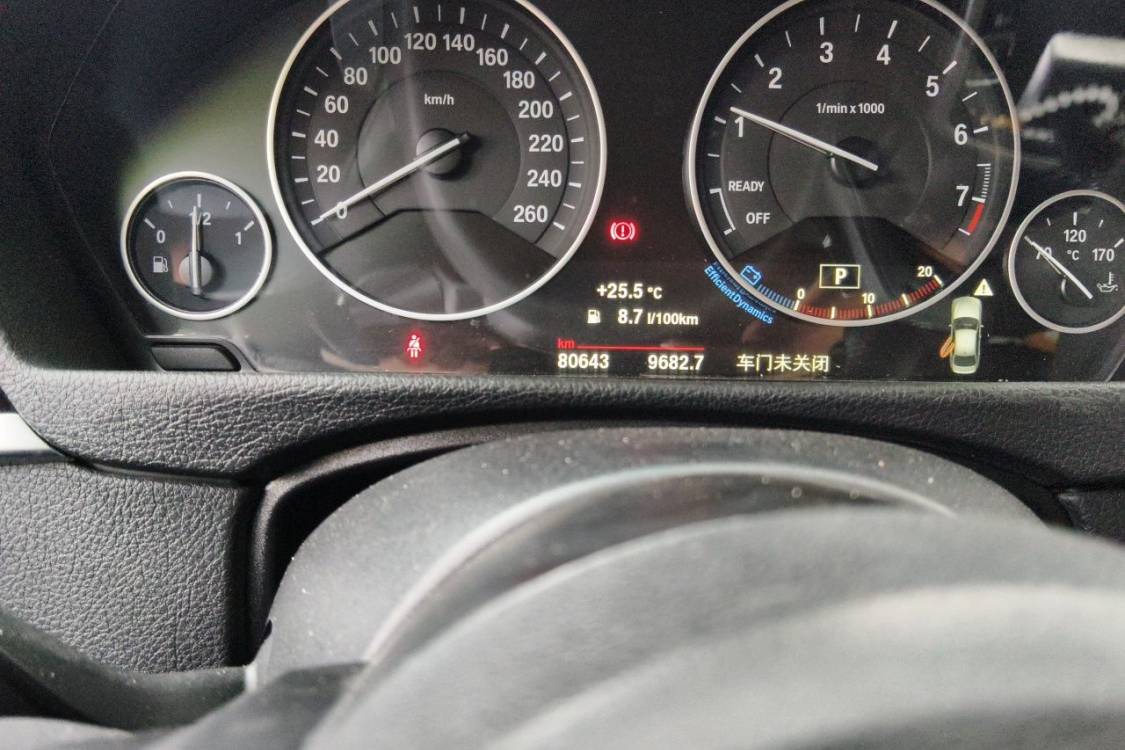 BMW 3 Series 2018 car image #25