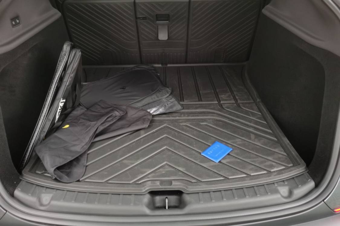 Tesla Model Y 2025 car image #8