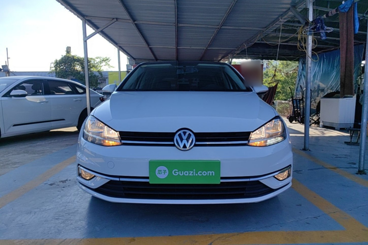 Volkswagen Golf 2018 car image #3