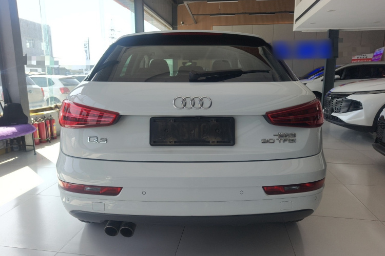 Audi Q3 2019 car image #7