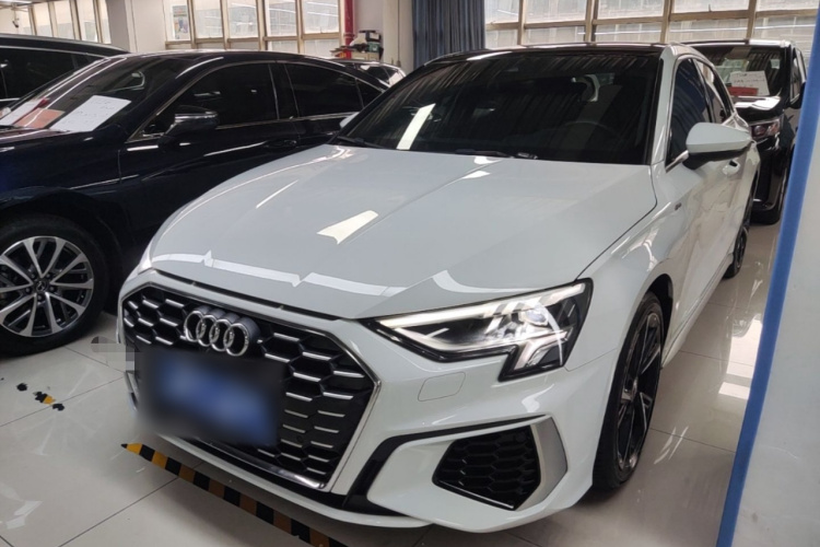 Audi A3 2024 immagine di auto #2