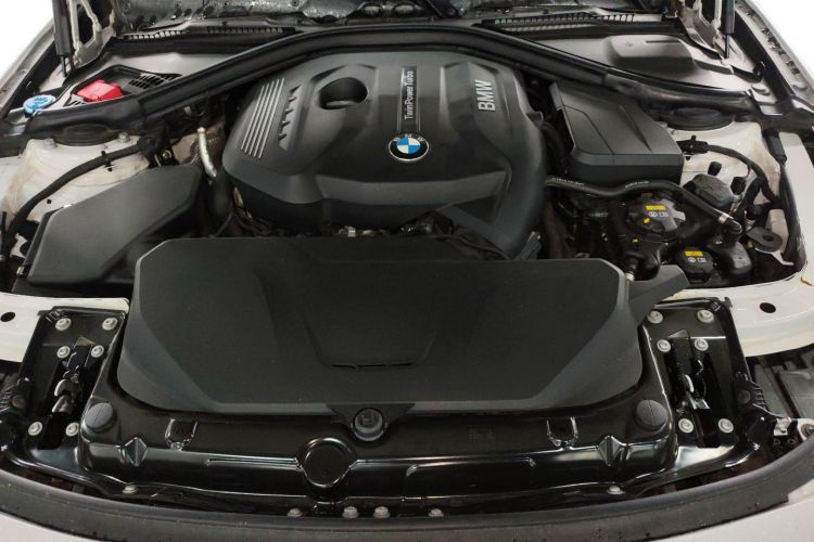 BMW 3 Series 2018 immagine di auto #20
