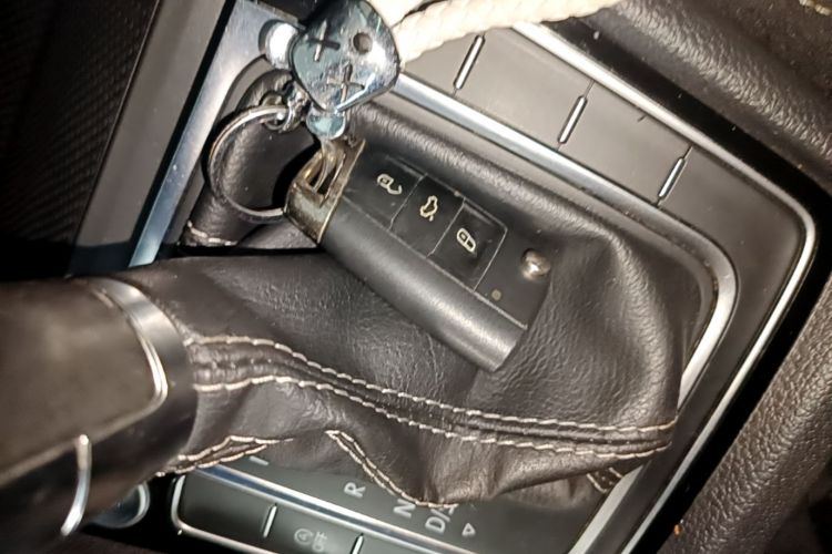 Volkswagen Golf 2020 car image #9