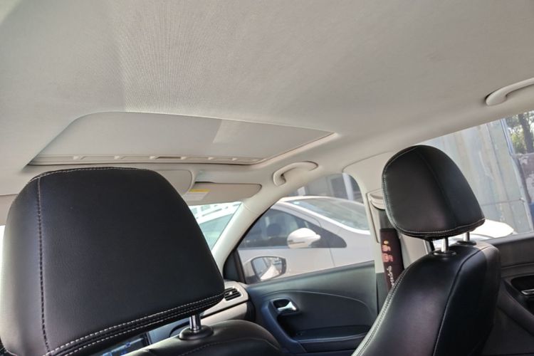 Volkswagen Polo 2017 car image #23