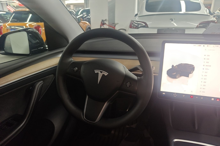 Tesla Model Y 2022 car image #11