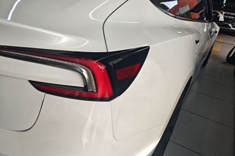 Tesla Model 3 2024 car image #8