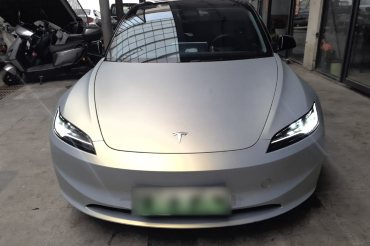 Tesla Model 3 2024 car image #3
