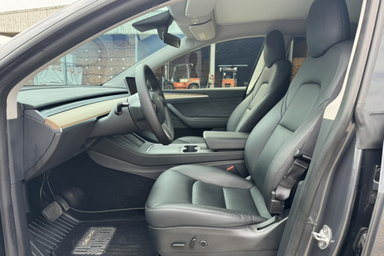Tesla Model Y 2021 #18 Tesla Model Y 2021 car image #18