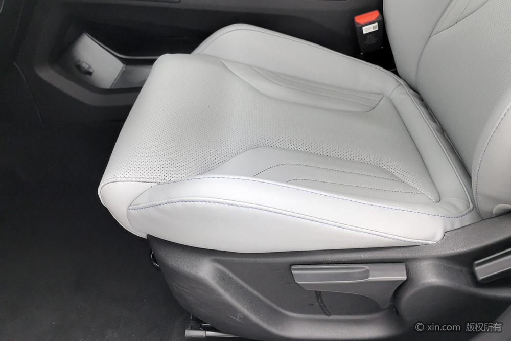 GEELY Coolray 2025 car image #18