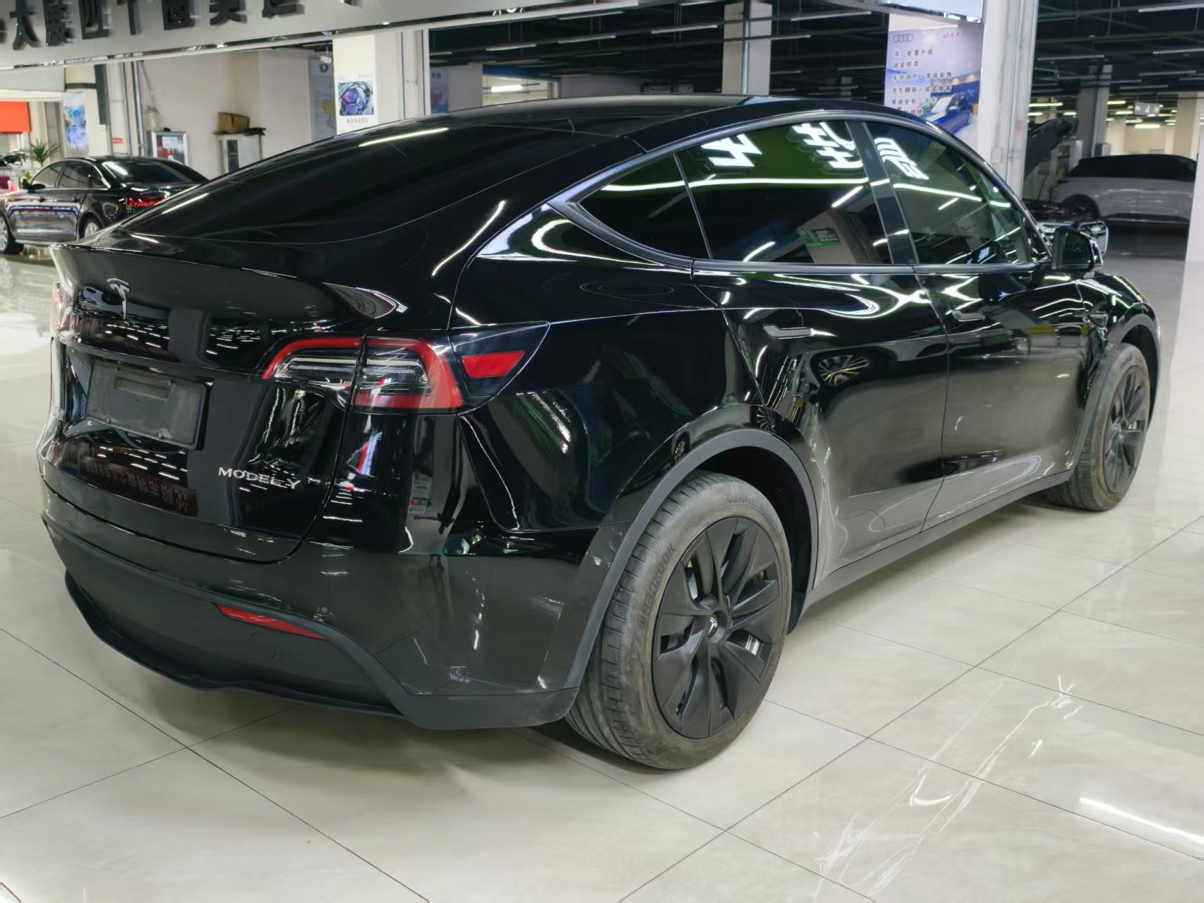 Tesla Model Y 2023 #12 Tesla Model Y 2023 car image #12