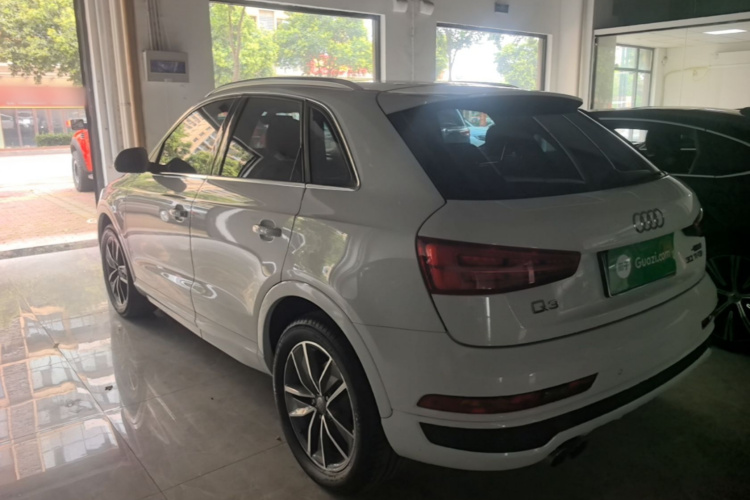 Audi Q3 2019 car image #5