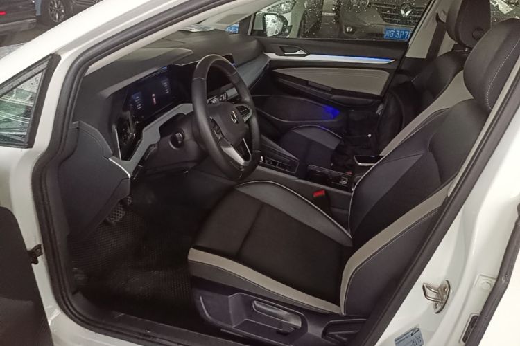 Volkswagen Golf 2024 car image #15