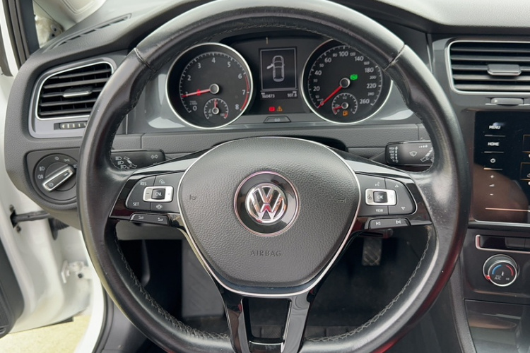 Volkswagen Golf 2020 car image #14