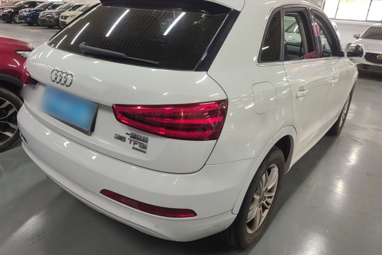 Audi Q3 2015 car image #7