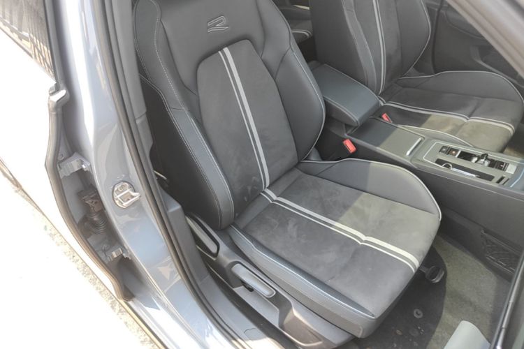 Volkswagen Golf 2024 car image #20
