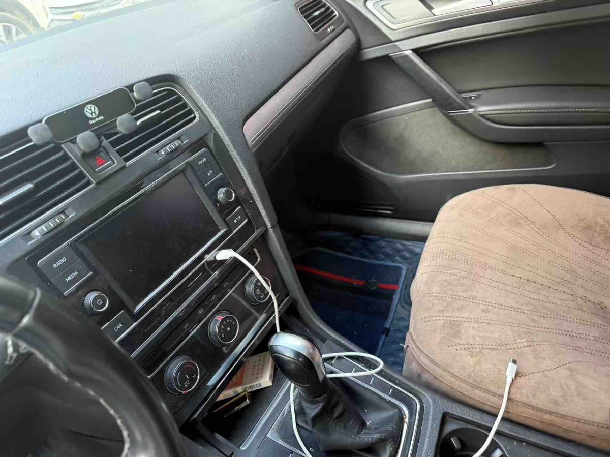 Volkswagen Golf 2018 car image #4
