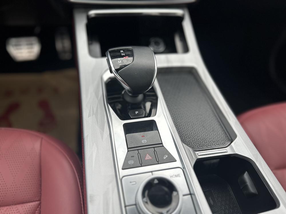 Jetour X70 PLUS 2024 car image #14