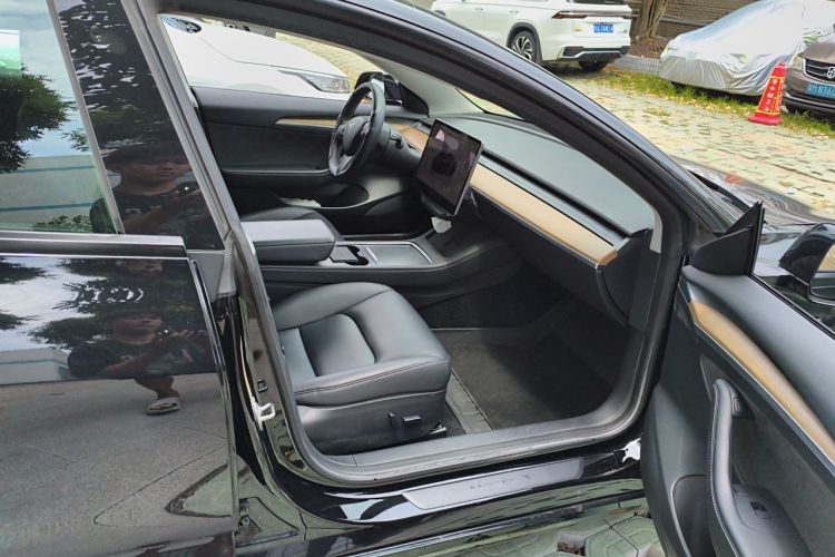 Tesla Model 3 2022 car image #21