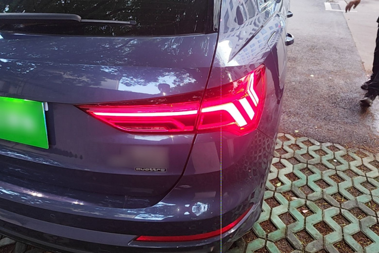 Audi Q3 2022 car image #8