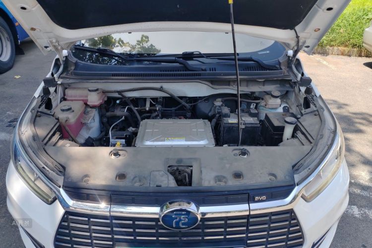 BYD Yuan New Energy 2019 immagine di auto #22