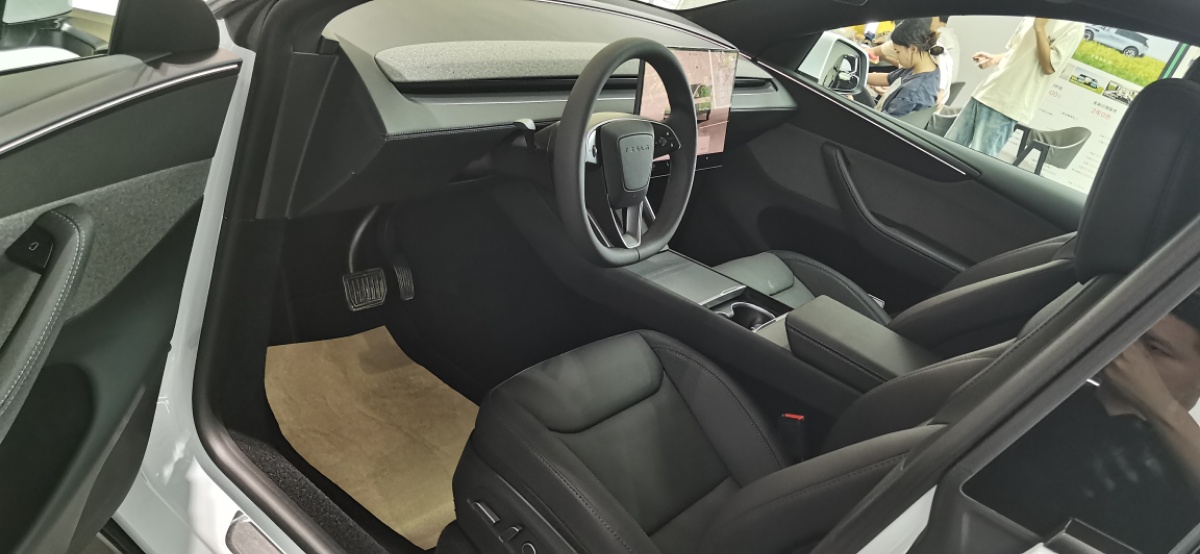 Tesla Model Y 2026 #5 Tesla Model Y 2026 car image #5