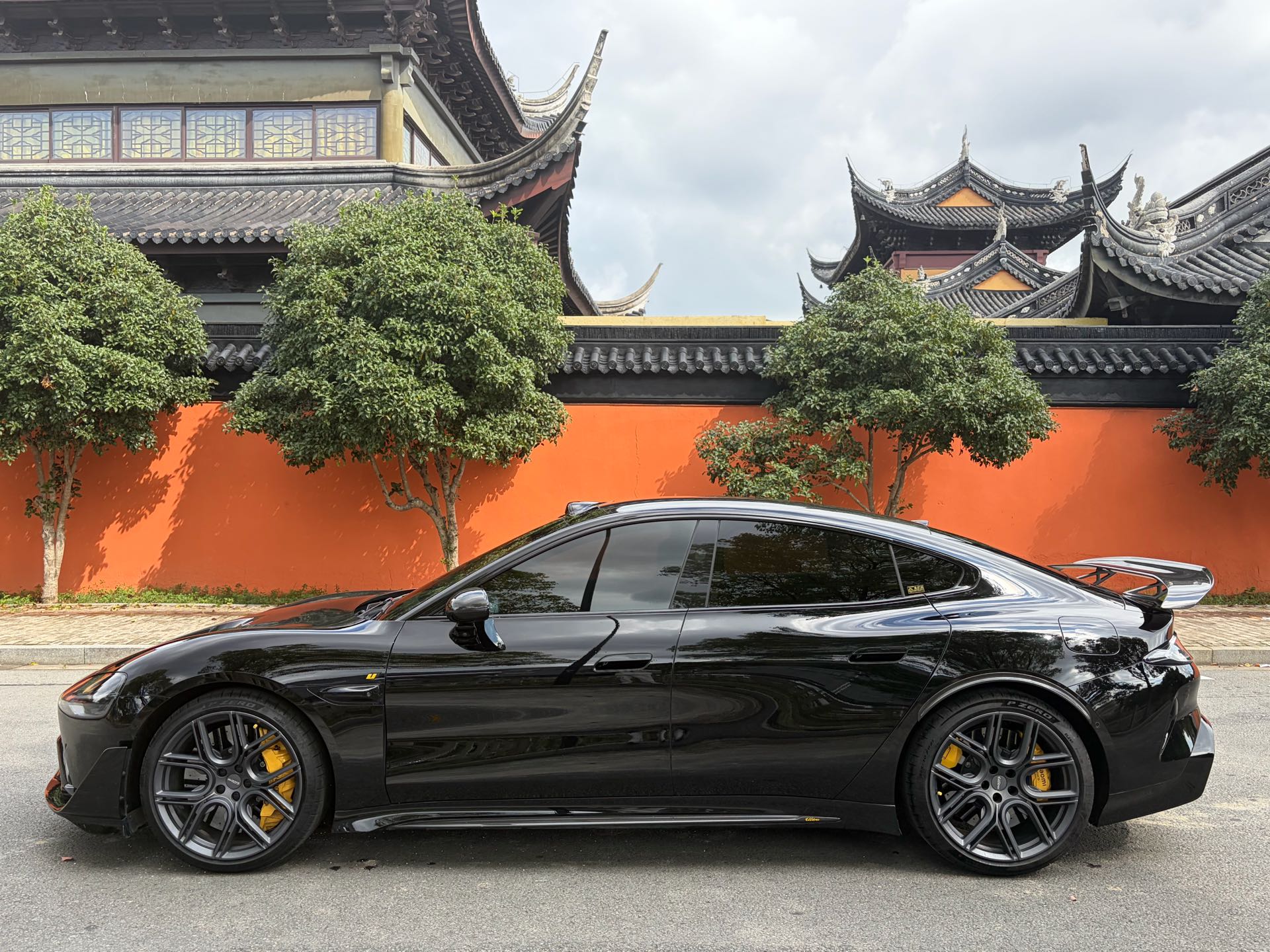 MI SU7 Ultra 2025 car image #9