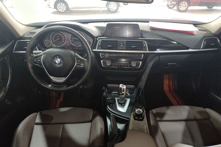 BMW 3 Series 2018 car image #10