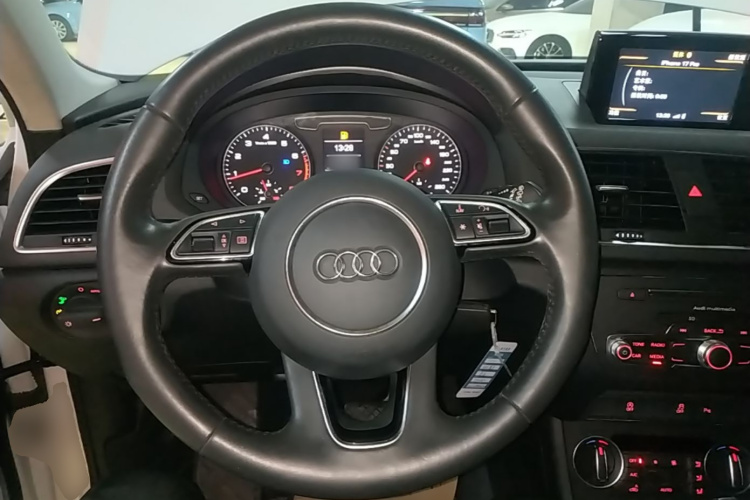Audi Q3 2018 #11 Audi Q3 2018 car image #11