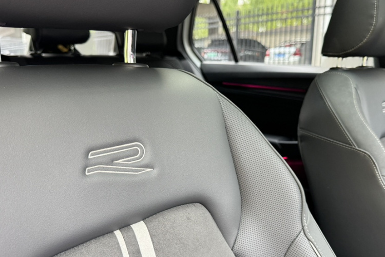 Volkswagen Golf 2021 car image #24