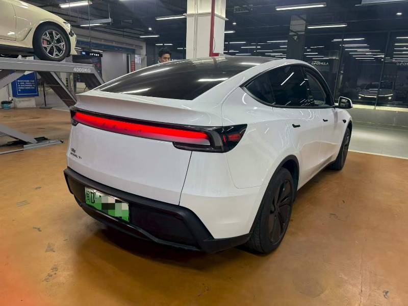 Tesla Model Y 2026 #6 Tesla Model Y 2026 car image #6