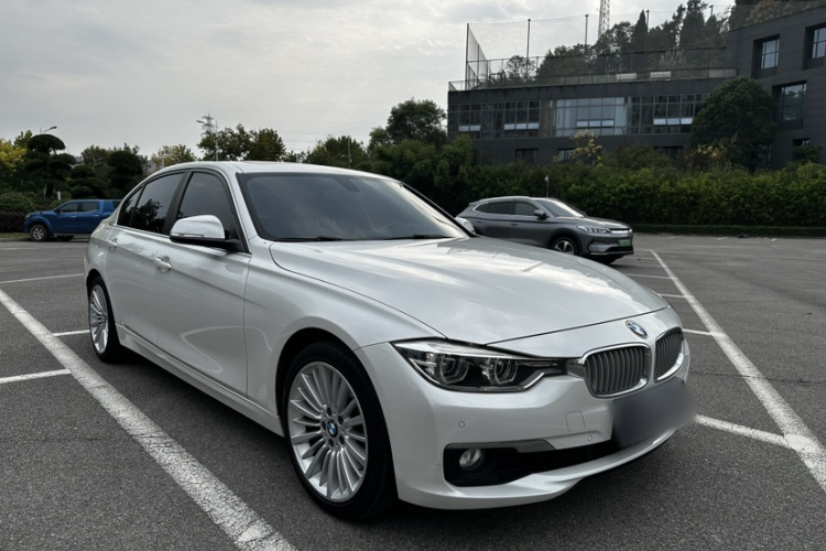 BMW 3 Series 2018 car image #9