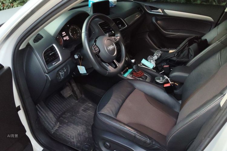 Audi Q3 2019 car image #18