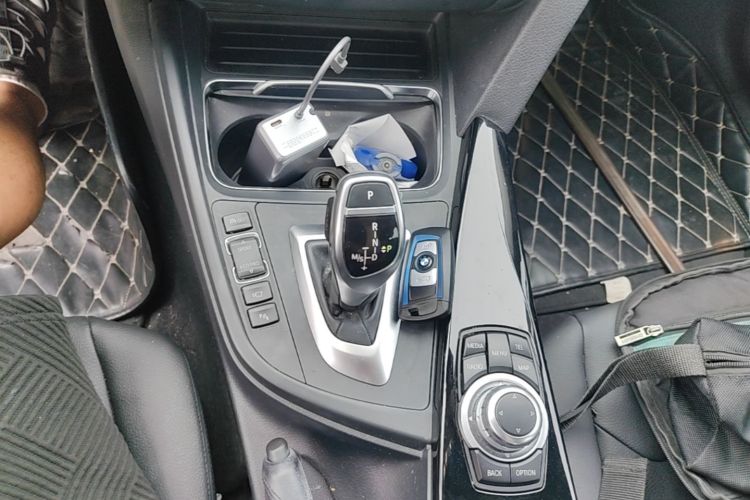 BMW 3 Series 2017 car image #14