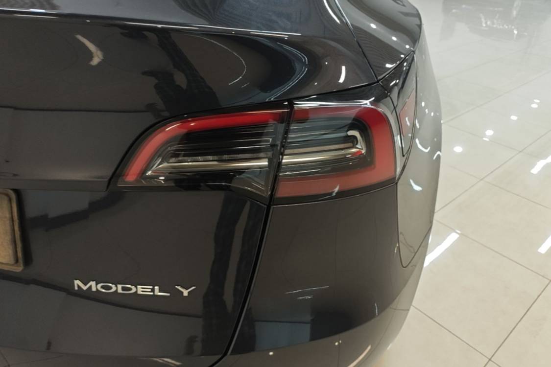 Tesla Model Y 2024 #7 Tesla Model Y 2024 car image #7