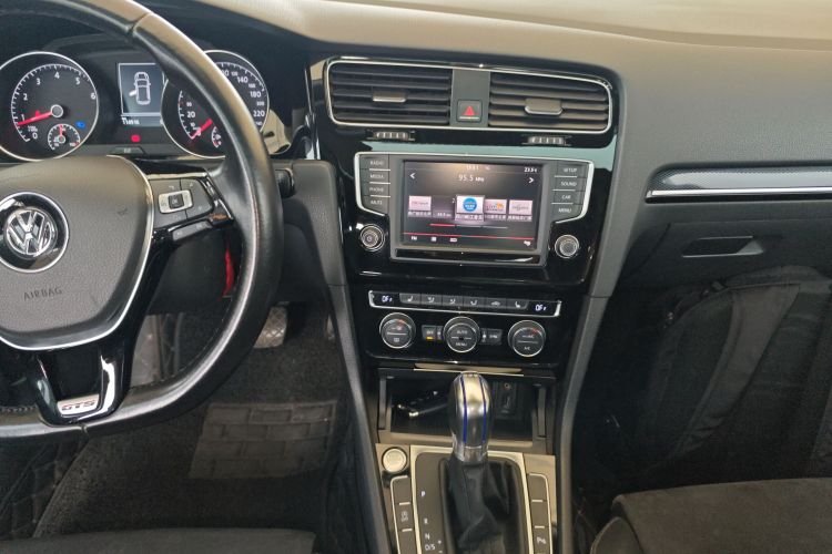 Volkswagen Golf 2015 car image #17