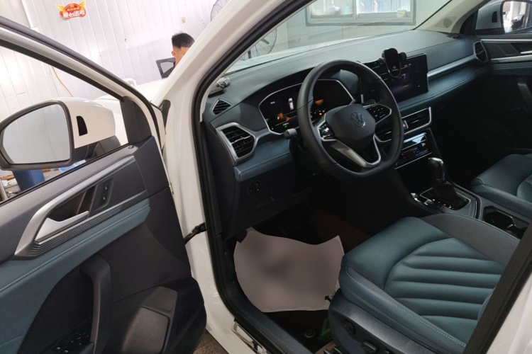 Volkswagen Tharu 2023 car image #16